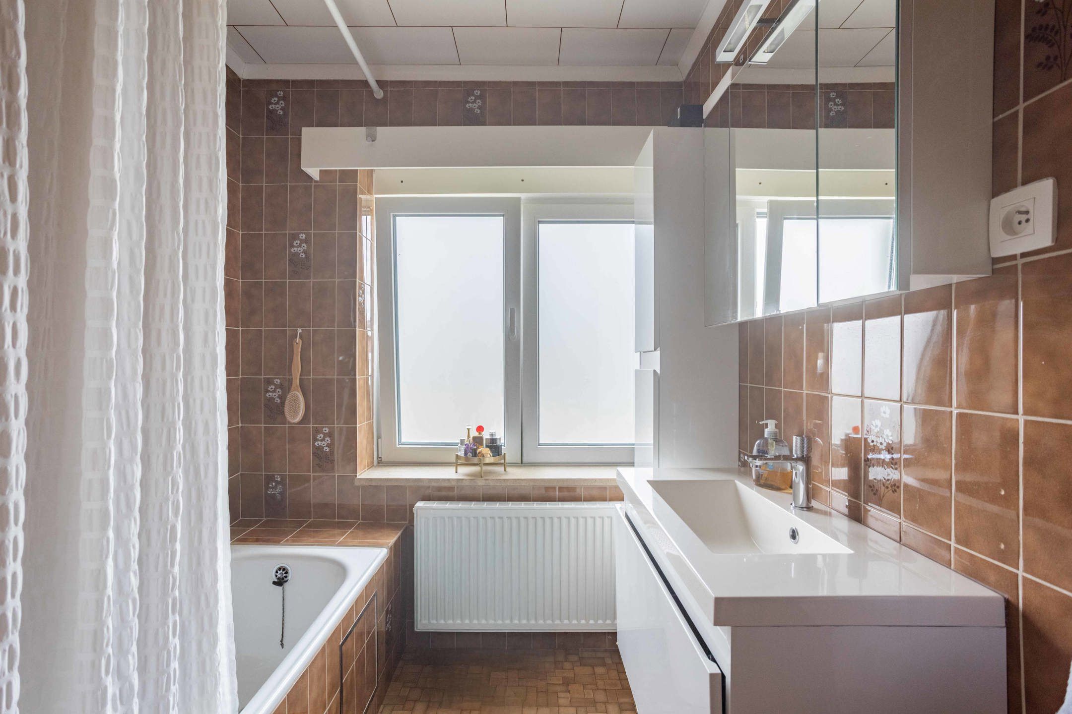 Gezinswoning met 4 slaapkamers, tuin en achteruitweg  foto 13