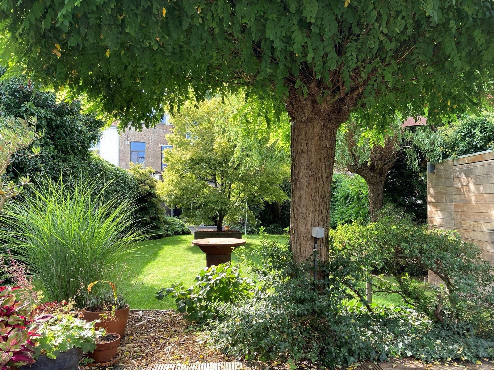 Prachtige woning met grote tuin foto 12