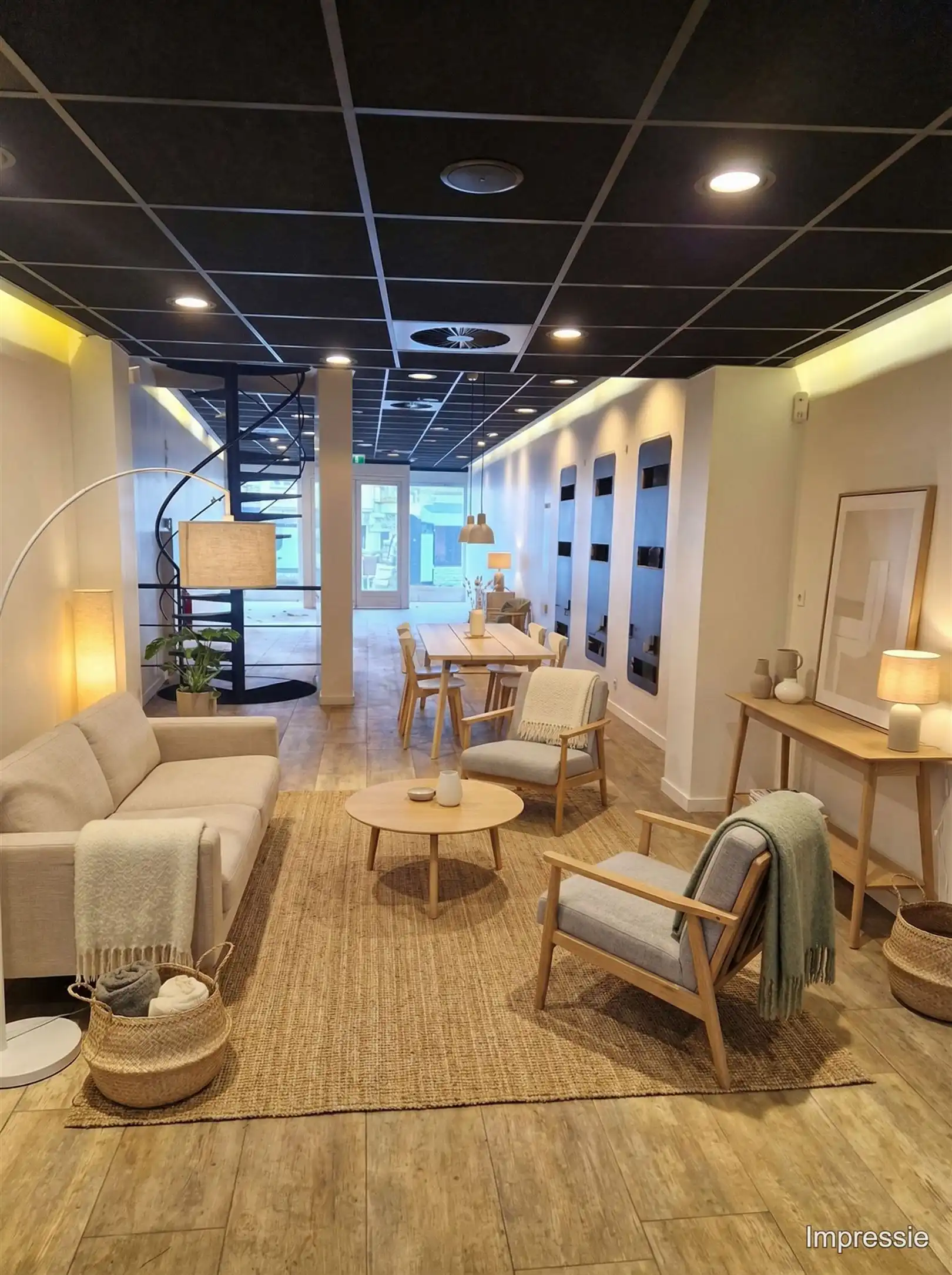 Handelspand met triplex appartement in centrum Mortsel. foto 4