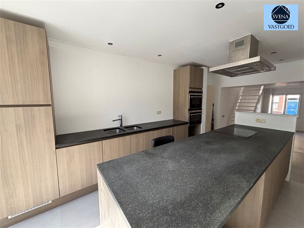 GERENOVEERDE WONING MET 3 SLAAPKAMERS EN TUIN foto 2