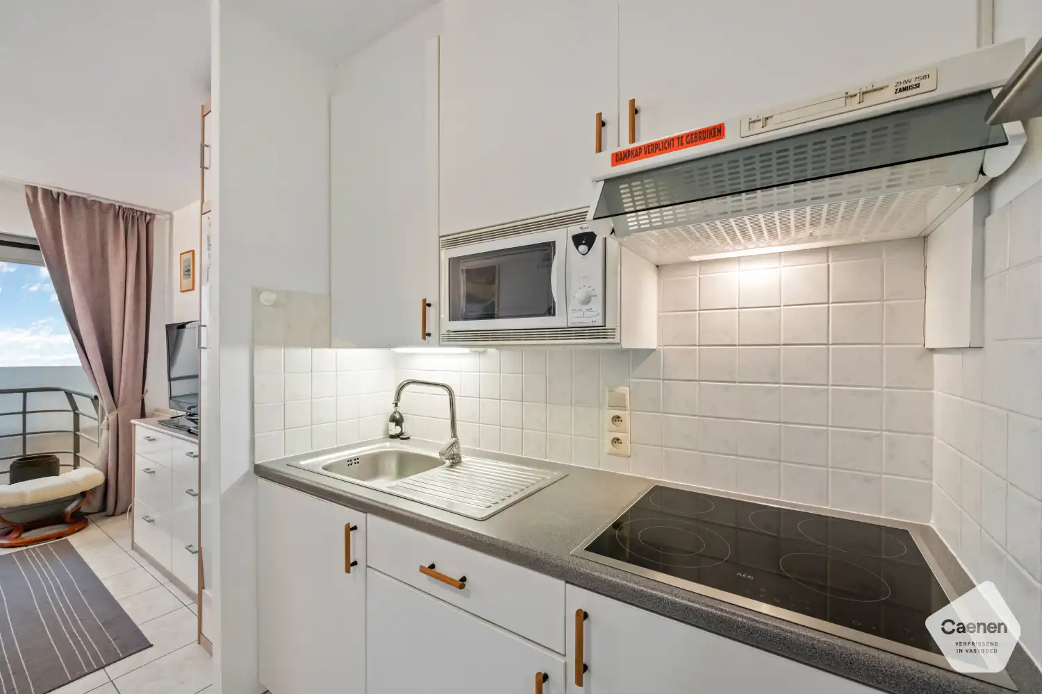 Instapklare studio met prachtig frontaal zeezicht foto 7