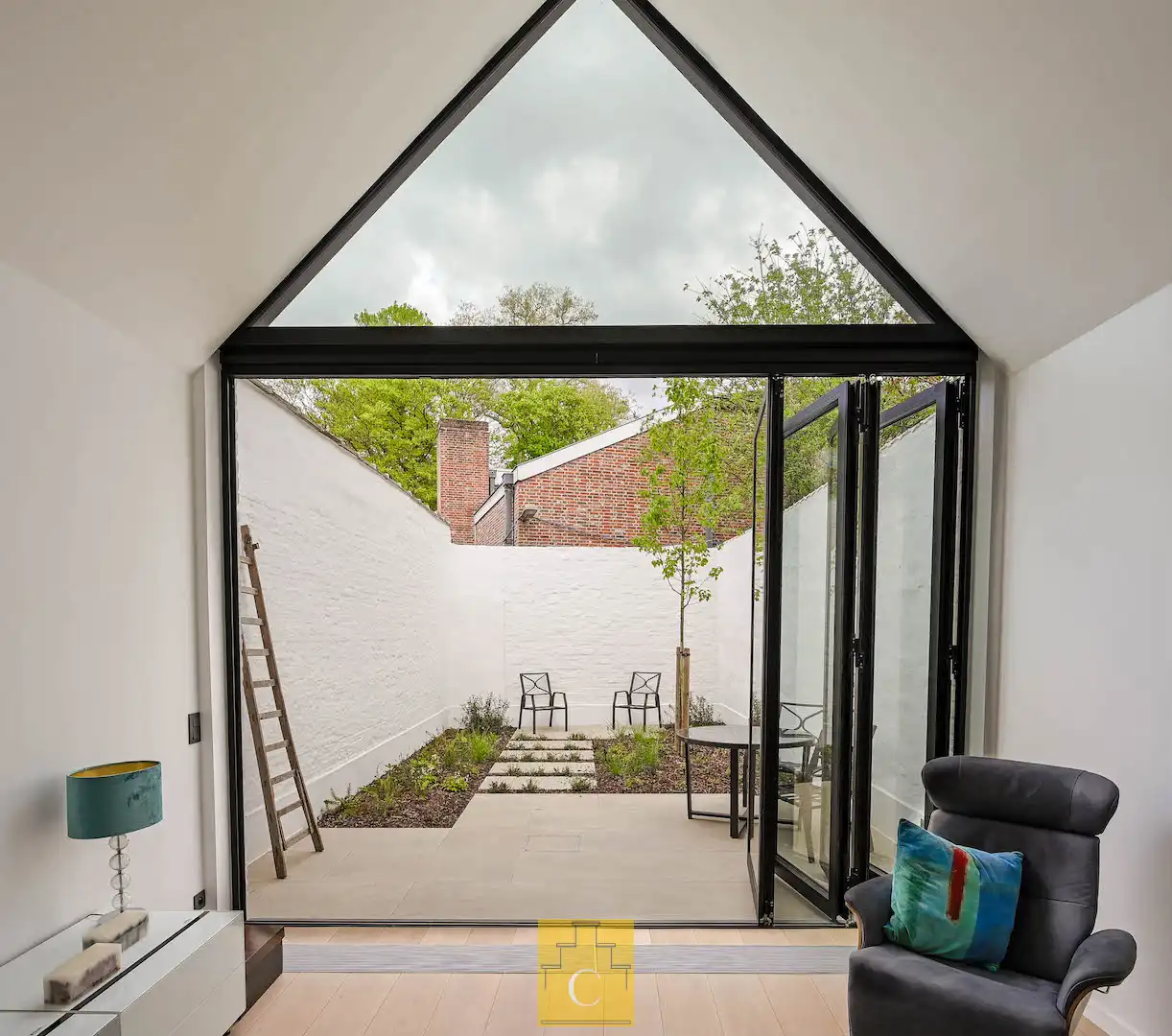 Droomhuis op een toplocatie in Groeninge, palend aan het toekomstig museumpark, zelden geziene high-end afwerking, zonnepanelen en aangename terrastuin foto {{pictureIndex}}
