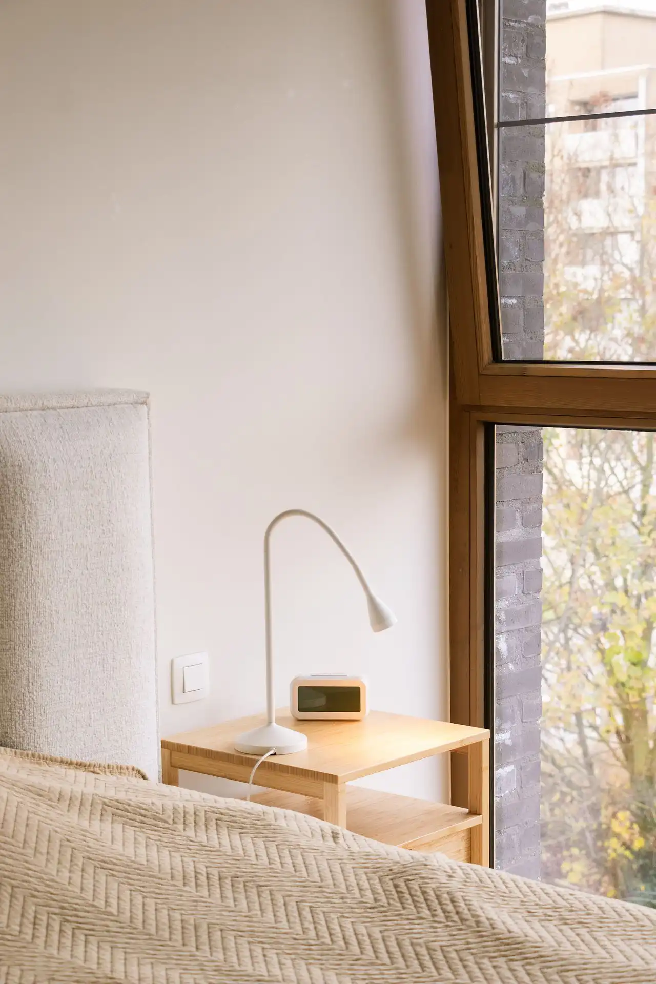 Modern BEN-appartement omringd door groen foto 14