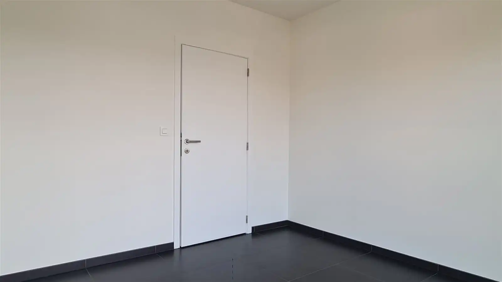 Recent appartement op bovenste verdieping nabij centrum Hoeselt foto 16