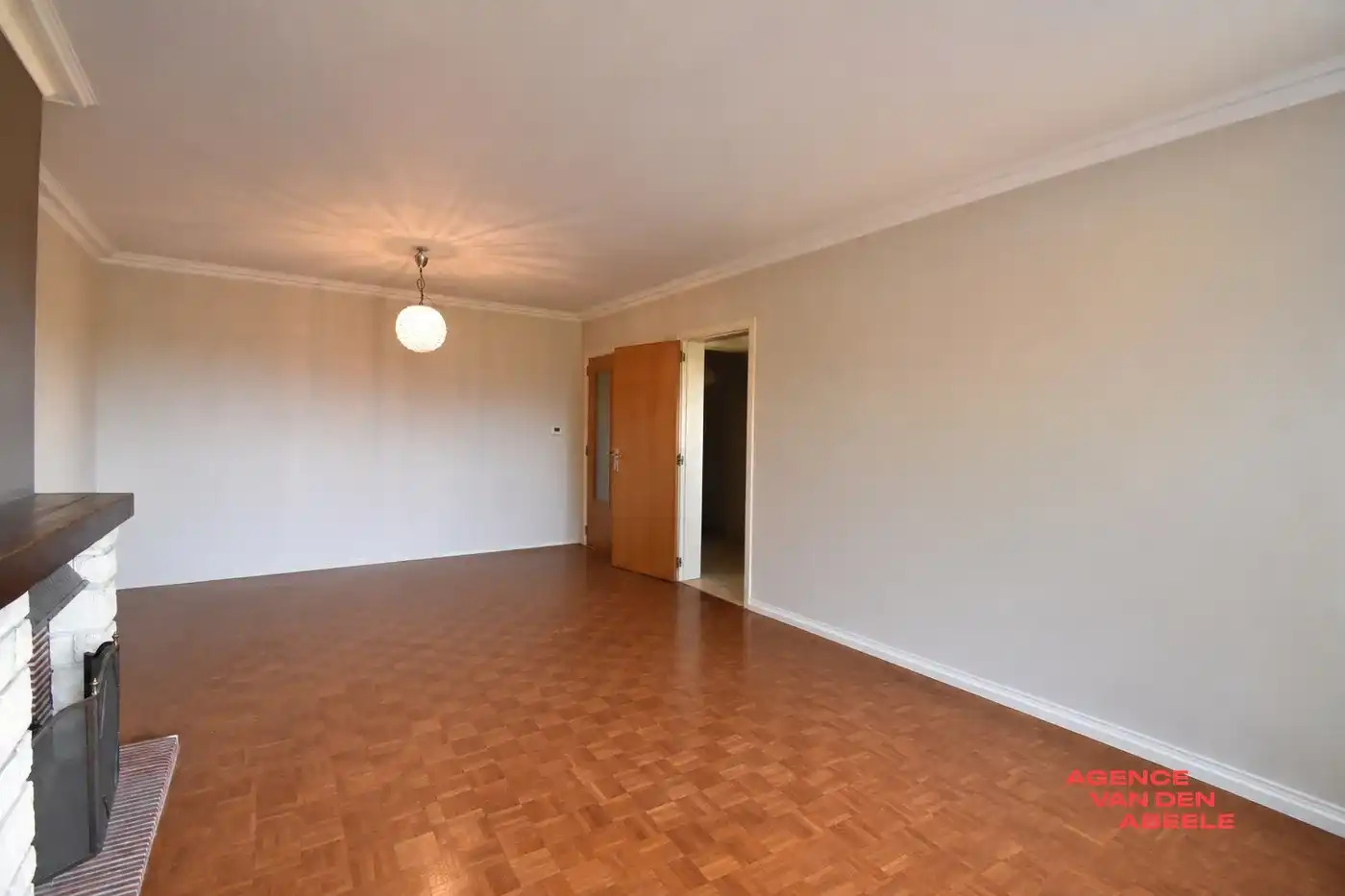 Uitzonderlijk breed appartement met 2 slaapkamers en terras foto 5