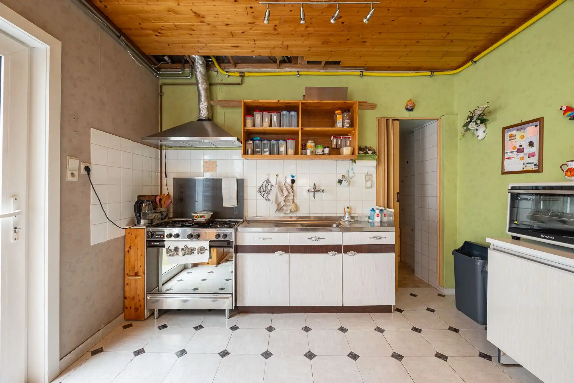 Te renoveren woning met potentieel vlakbij centrum foto 7