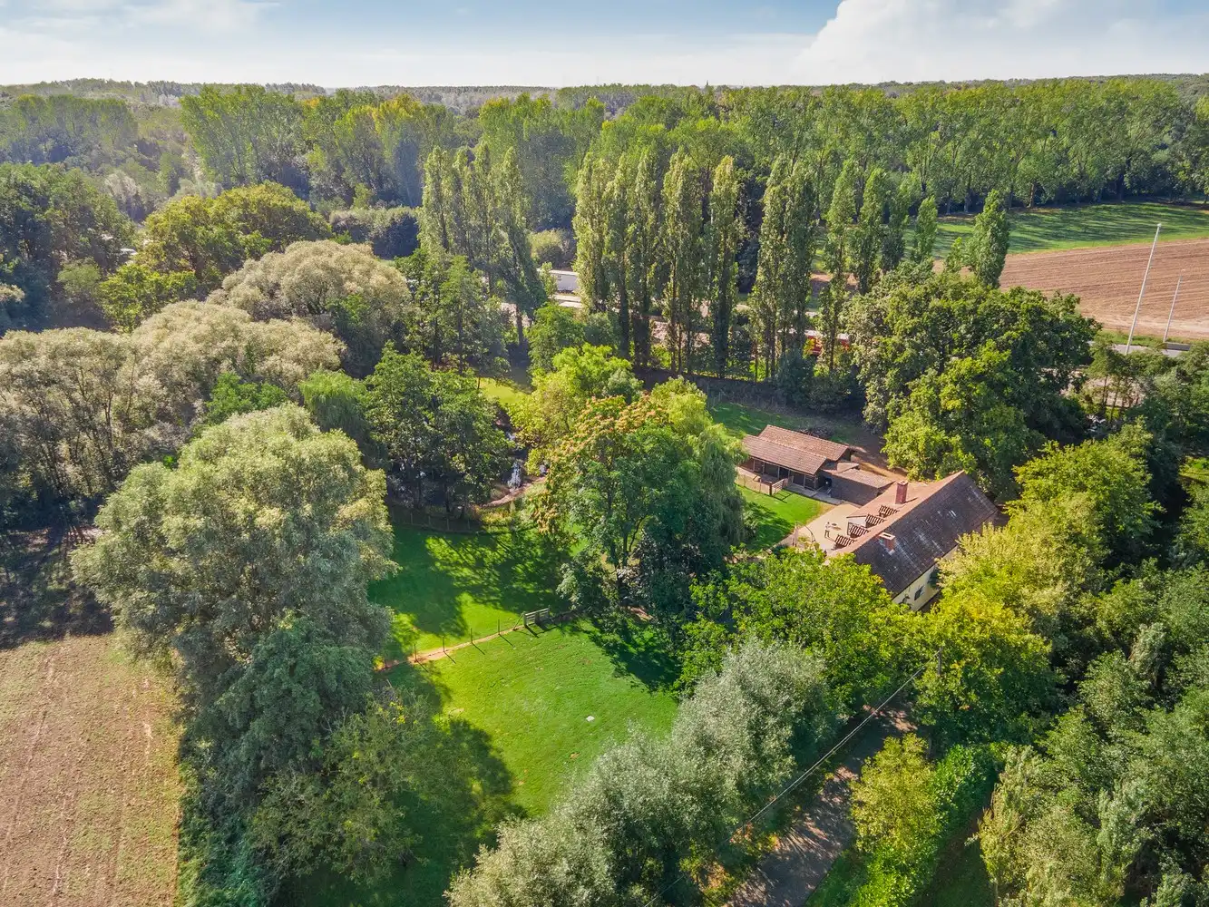 Charmante hoeve in een oase van groen foto 41