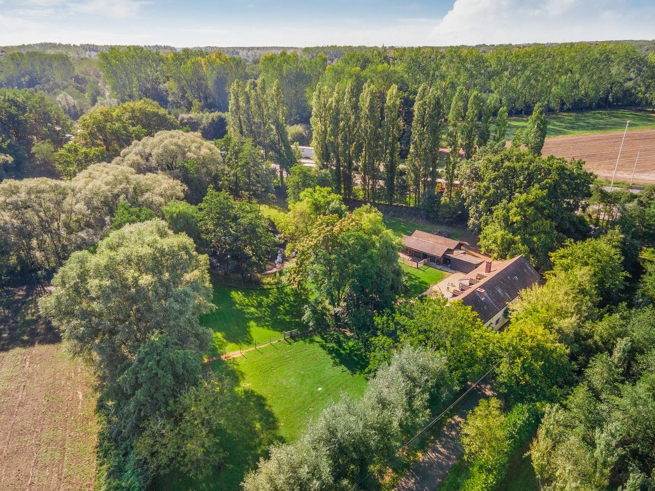 Charmante hoeve in een oase van groen foto 41