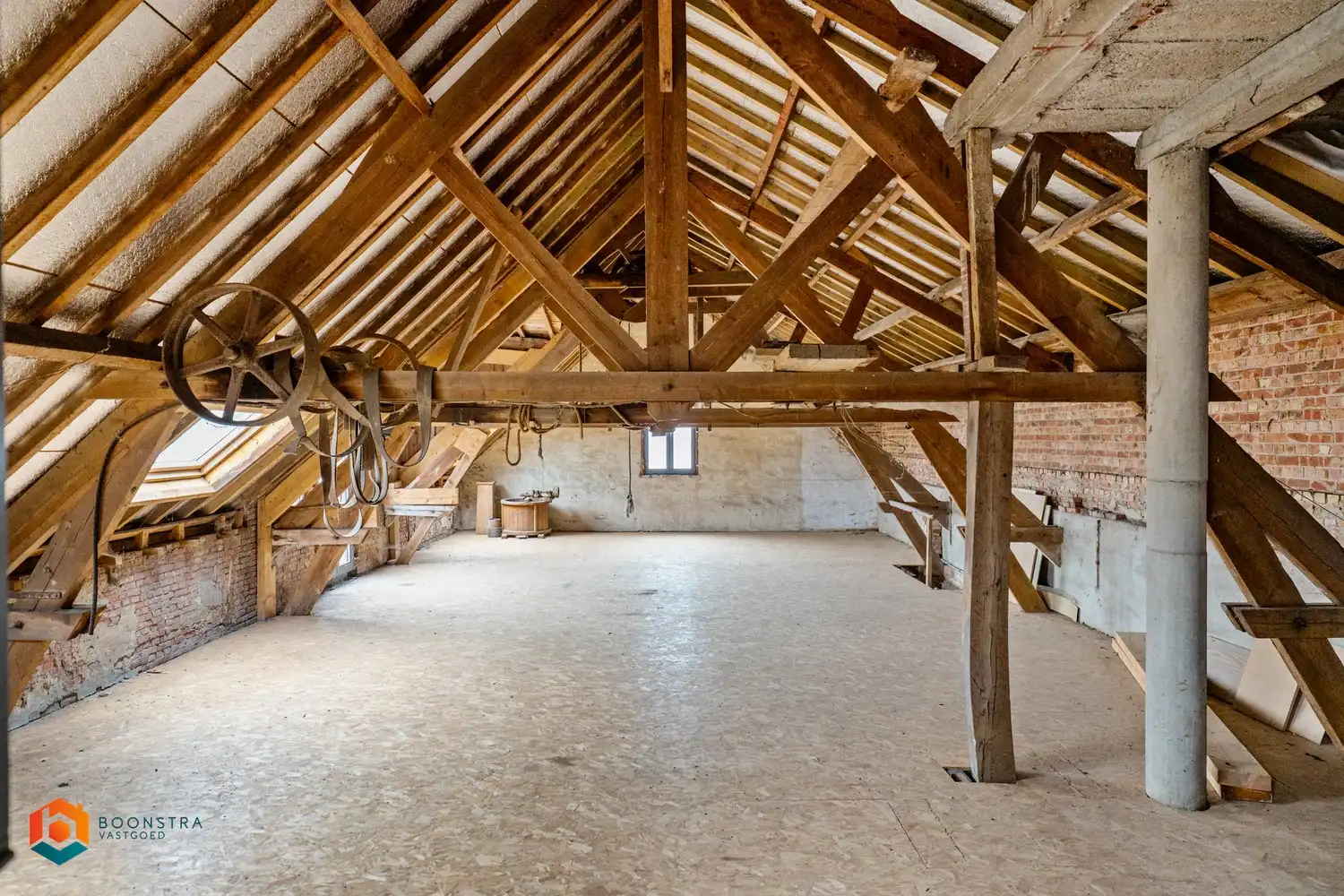 Zonevreemde woning met magazijn te Putte foto 26