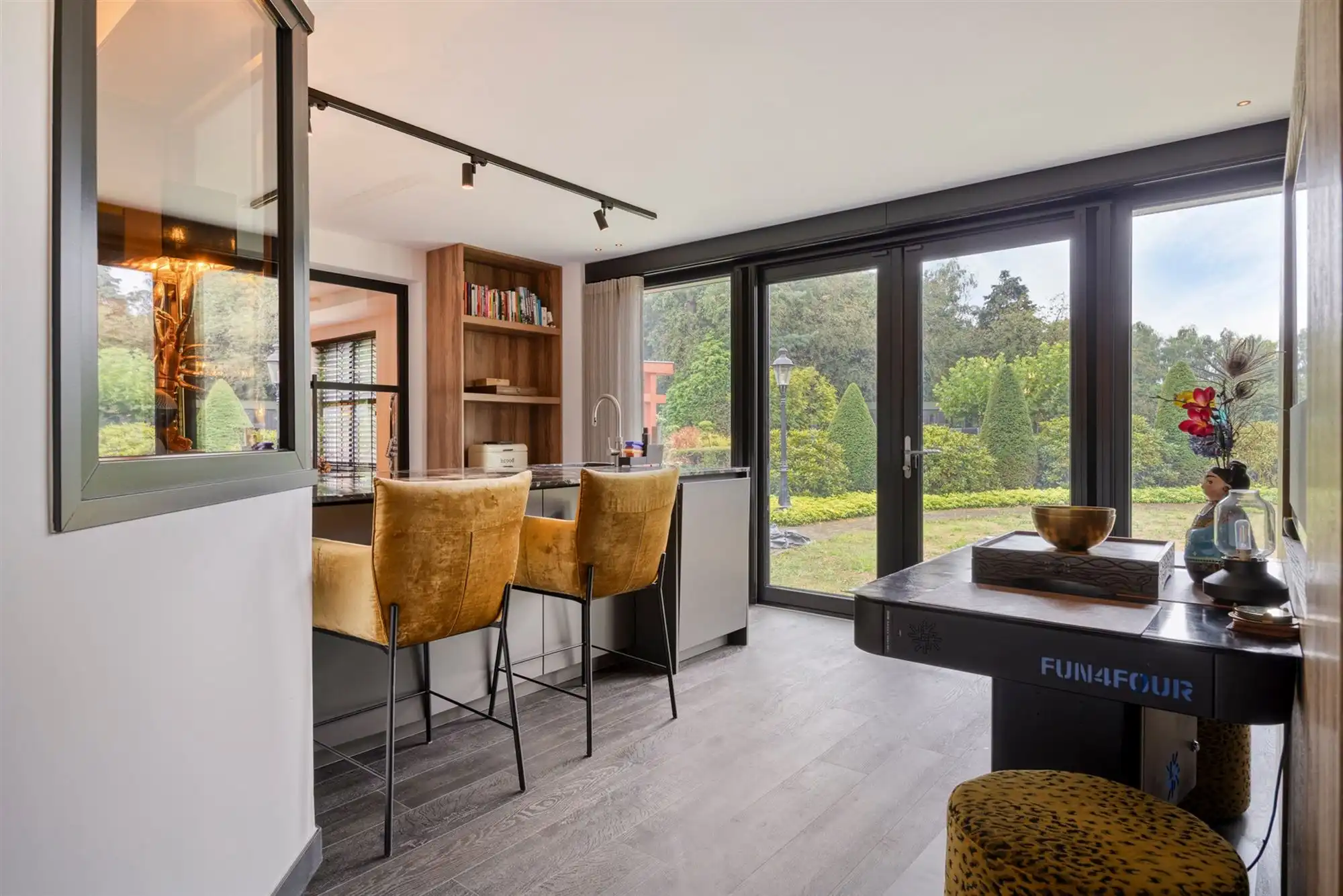 Knappe duo-villa op 8.843 m² in villawijk aan NL-grens. foto 24