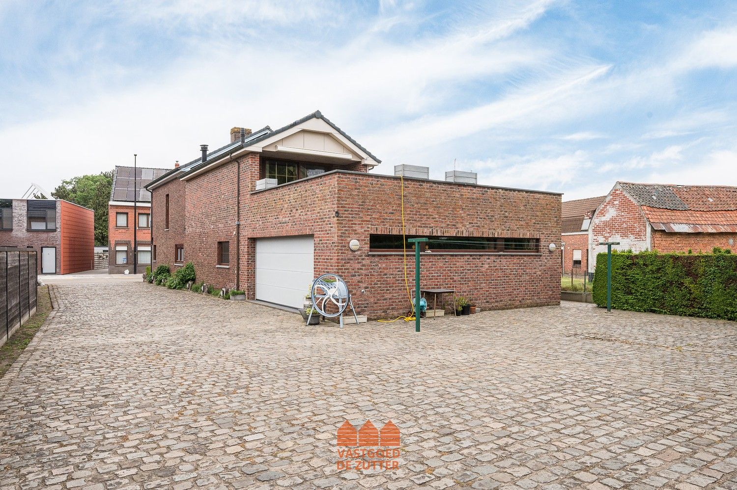 Unieke open bebouwing met functionele schrijnwerkerij op 1.376 m² foto 2