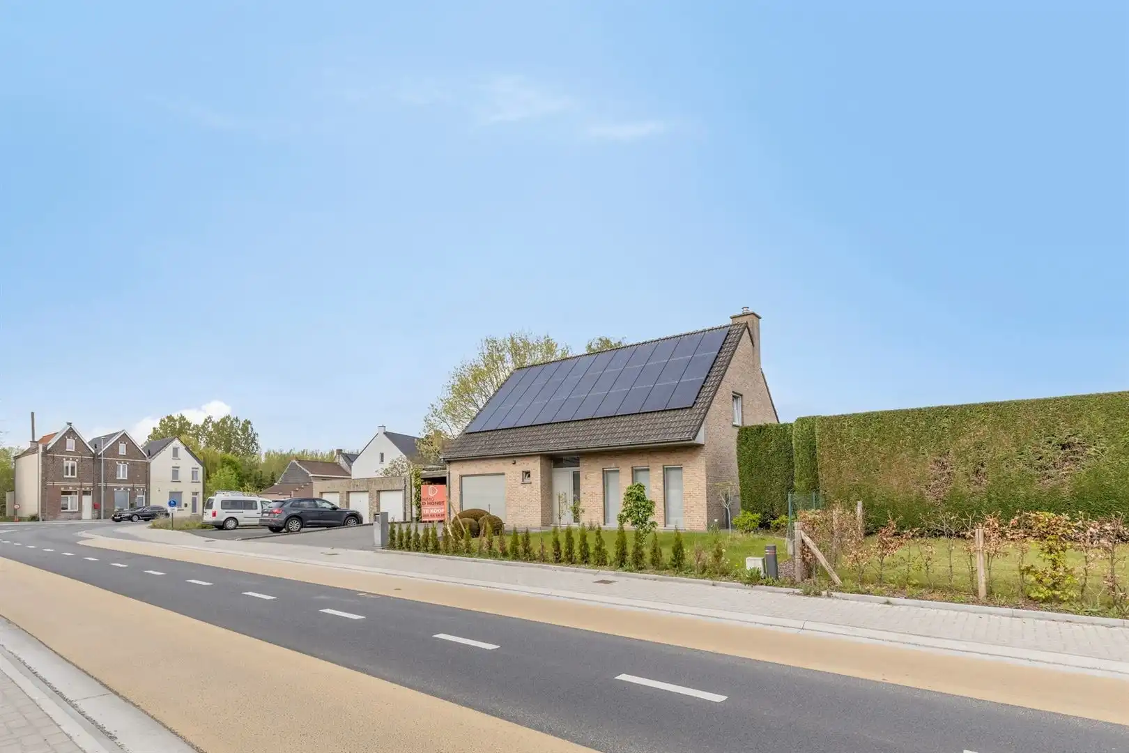 Verzorgde woning met 3 slpk en garage foto 2