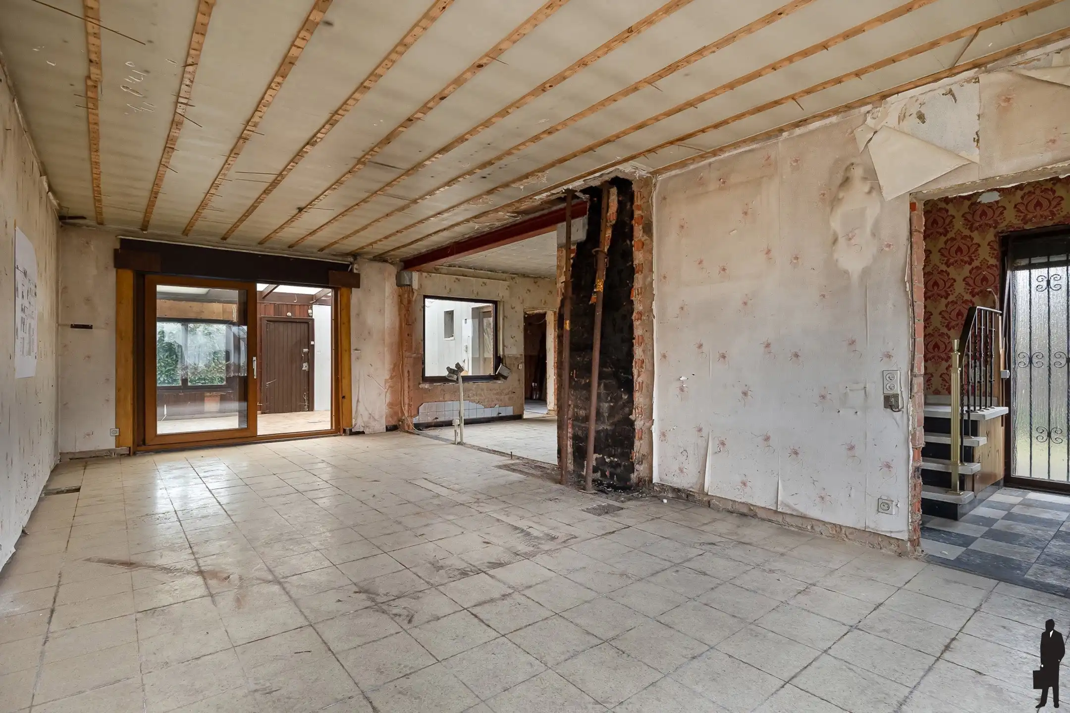Vergund renovatieproject met veel potentieel op topligging foto 5