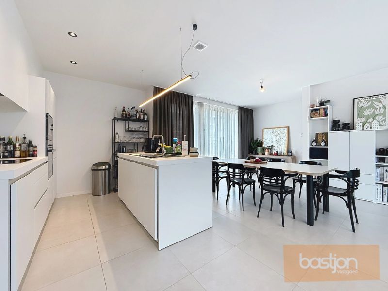 🏡 Uniek triplex appartement te huur in hartje Kortrijk! foto 9