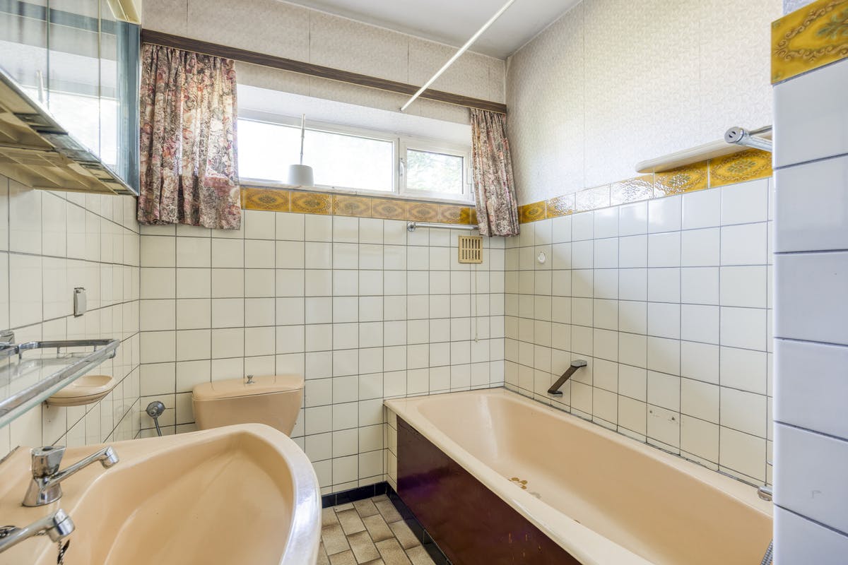 te renoveren huis op een perceel van 2445m² te koop in Geel foto 17
