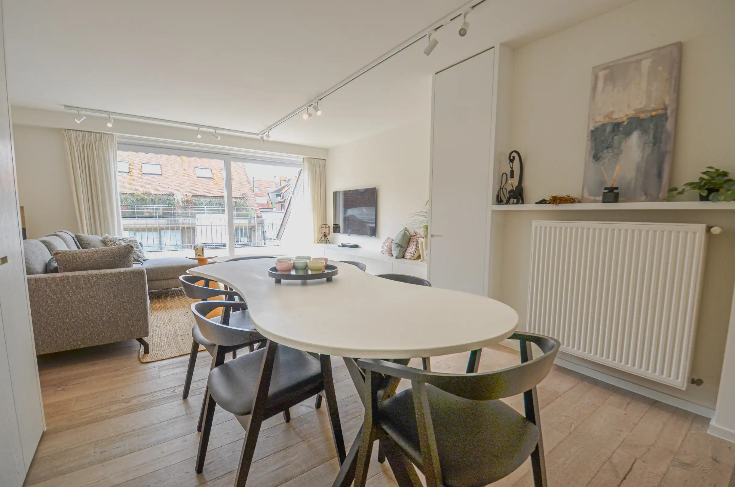 Volledig gerenoveerd appartement met twee ruime terrassen. foto 7