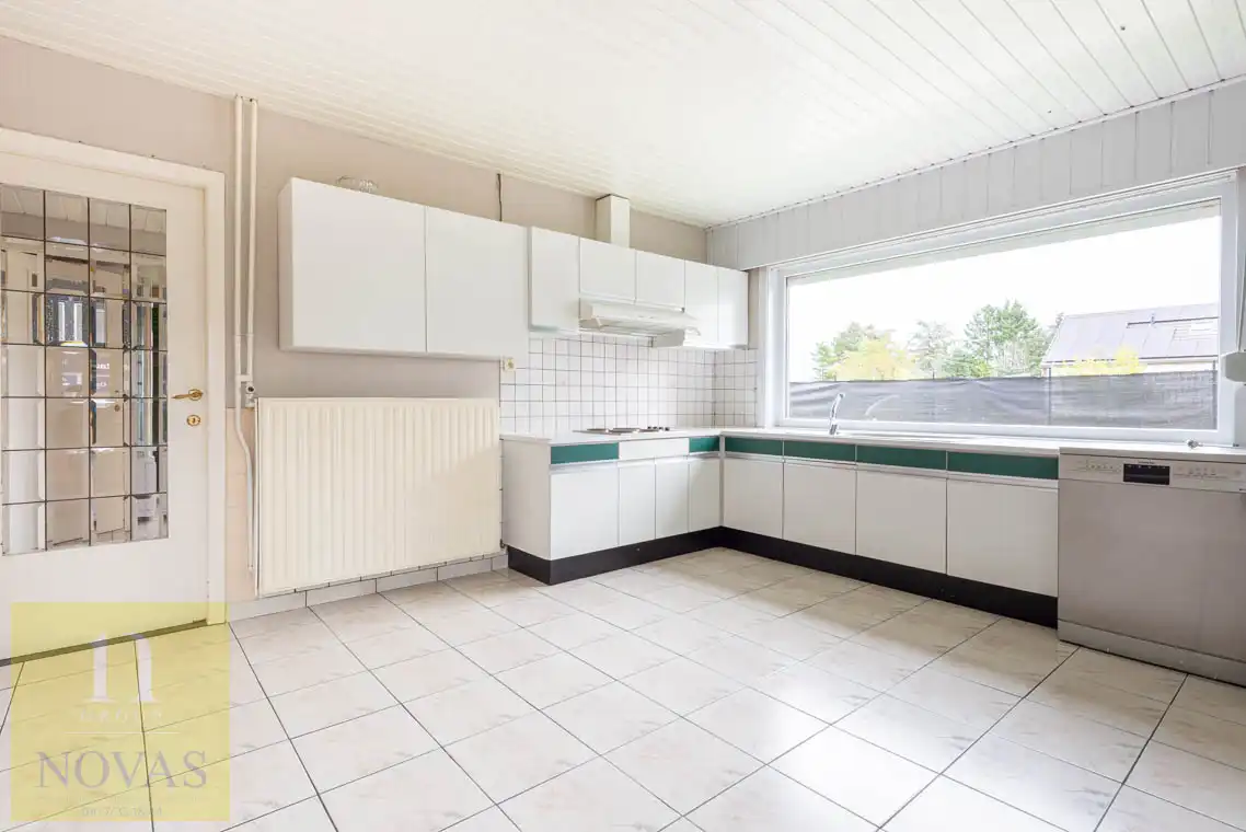 Woning met 3 slaapkamers en behoorlijke tuin foto 3