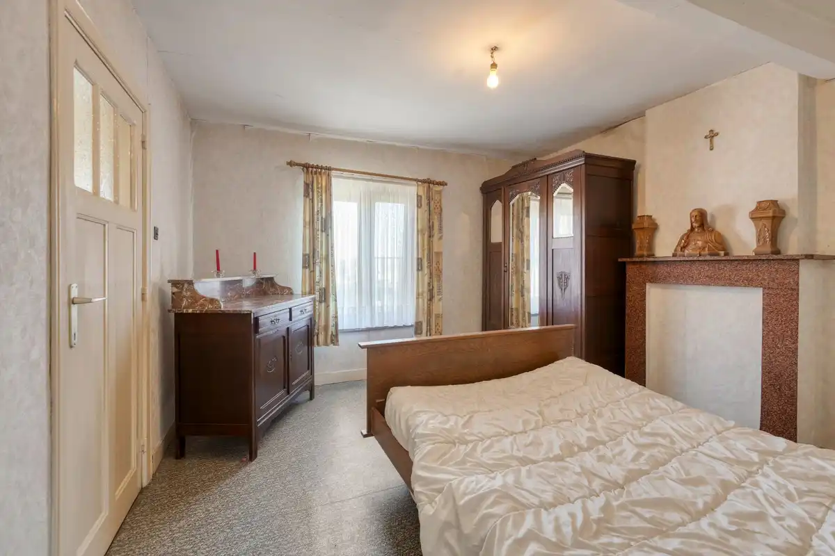 Te renoveren woning met veel potentieel op rustige ligging foto 10