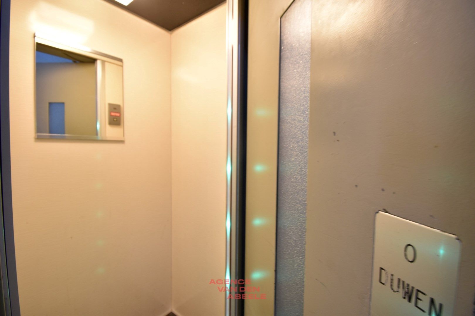 Opbrengsteigendom met 6 appartementen en commerciële handelsruimte foto 8