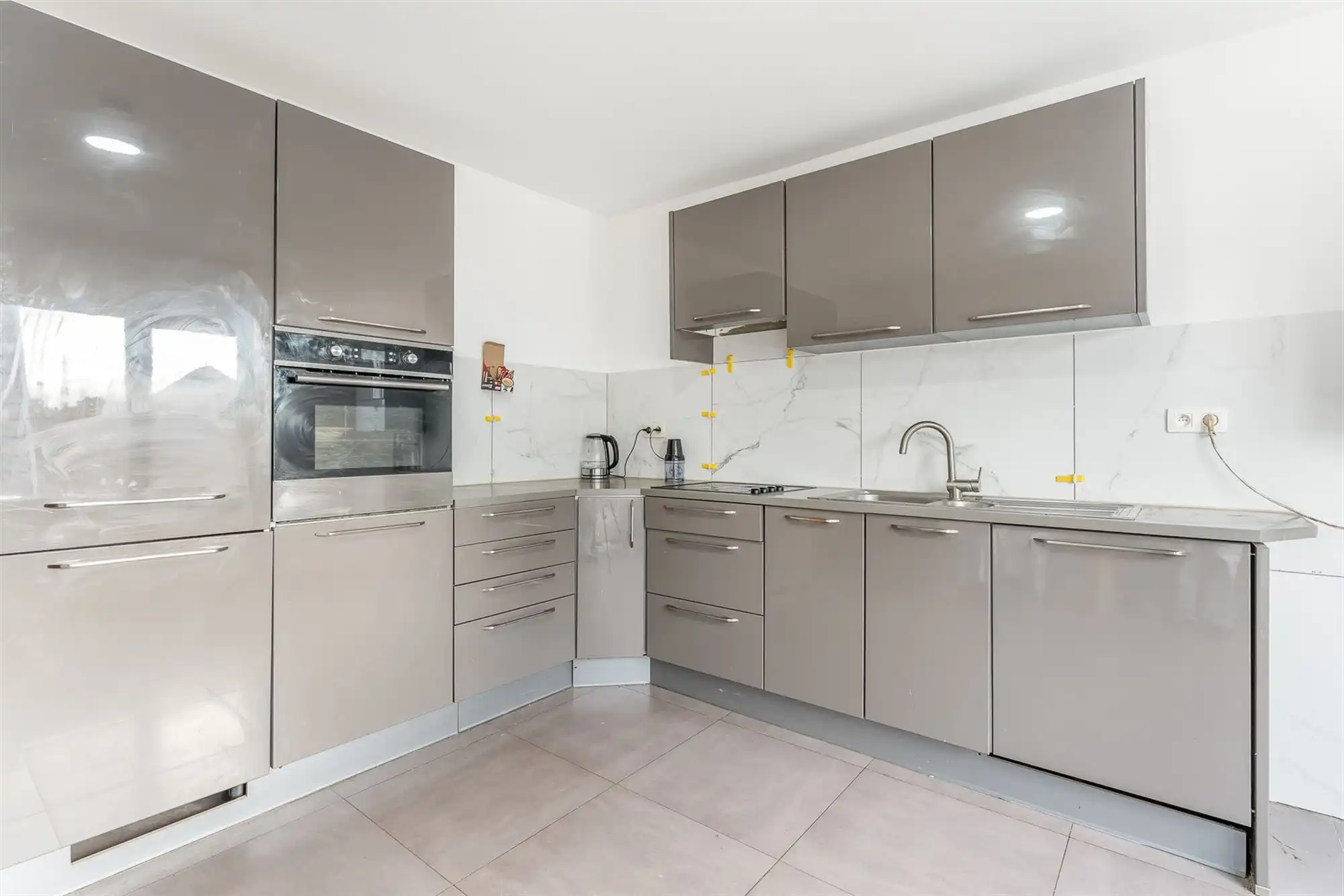 HANDELSHUIS MET RUIM HANDELSPAND EN 2 WOONENTITEITEN OP PERCEEL VAN 9A68CA TE KOERSEL foto 21