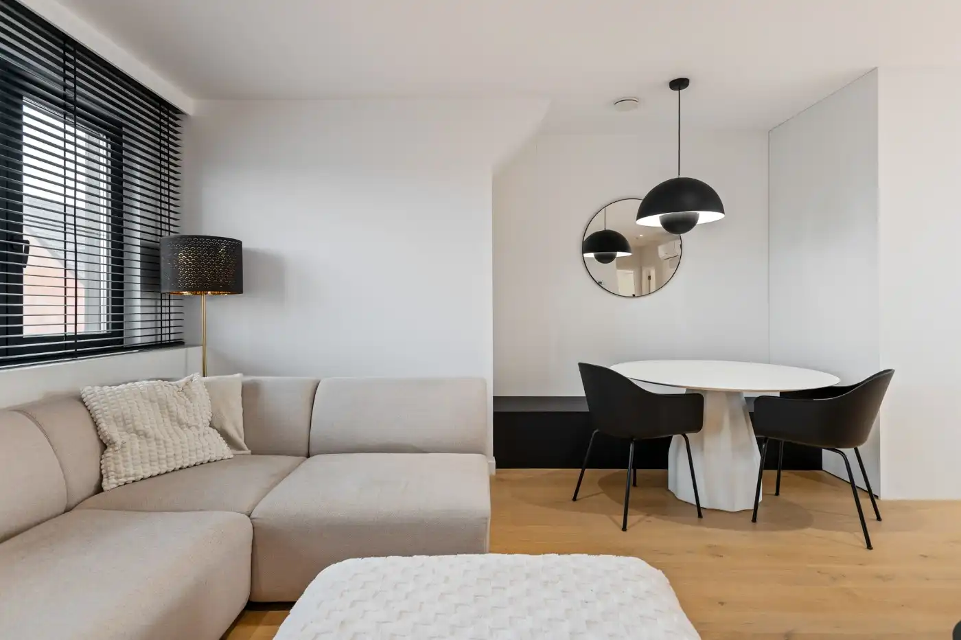 Stijlvol app. op 2e verd. met 2 slpk., groot terras en autostaanplaats foto 6