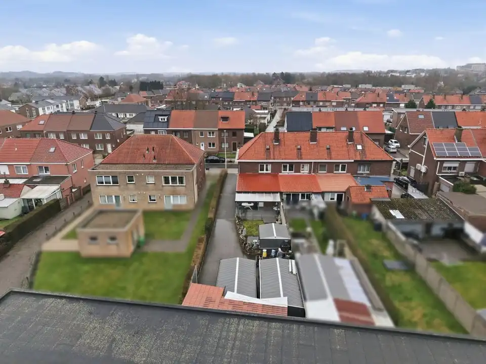 INSTAPKLARE WONING MET TWEE GARAGES IN TONGEREN foto 3