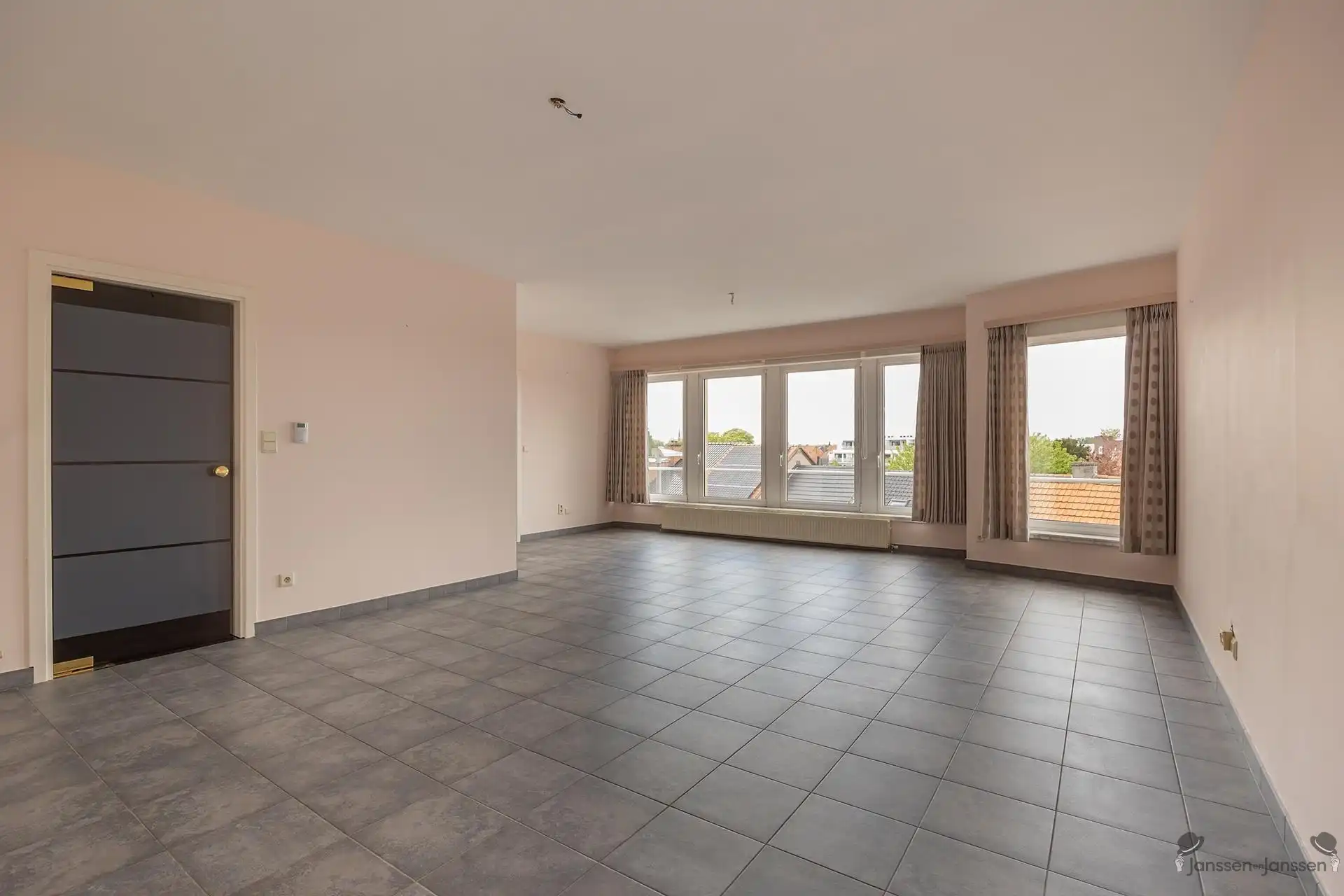 Centraal gelegen appartement met 3 slpks en 2 badkamers foto 6