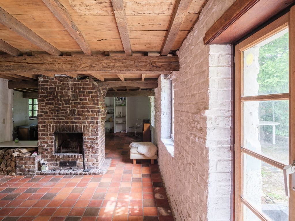 Dikkelvenne – Terrein van 2.179 m² met op heden nog een te renoveren hoeve, omgeven door groen en weides. foto 6