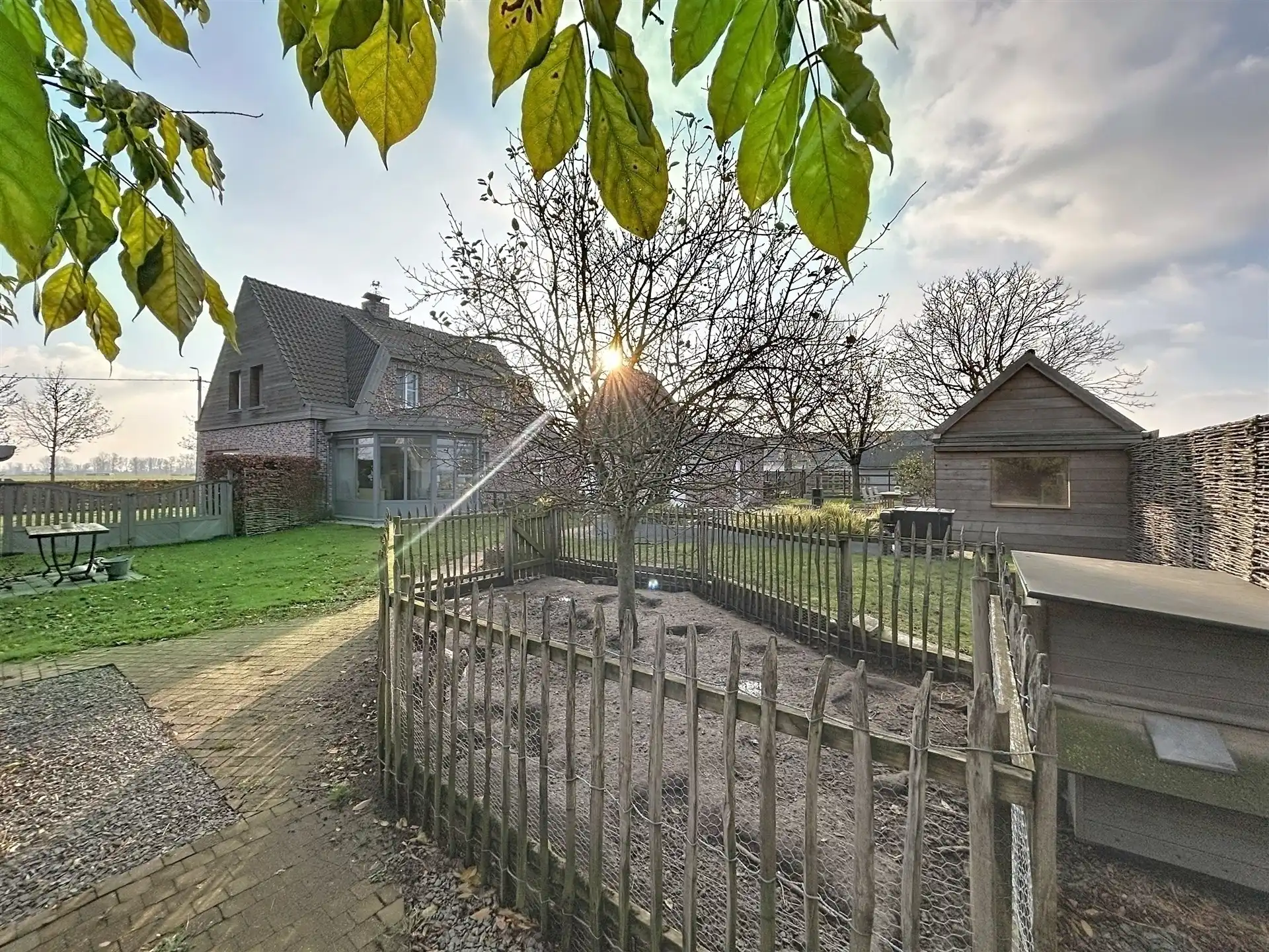 Ruime woning met bijbouw en weide op perceel van 6790 m²  foto 19