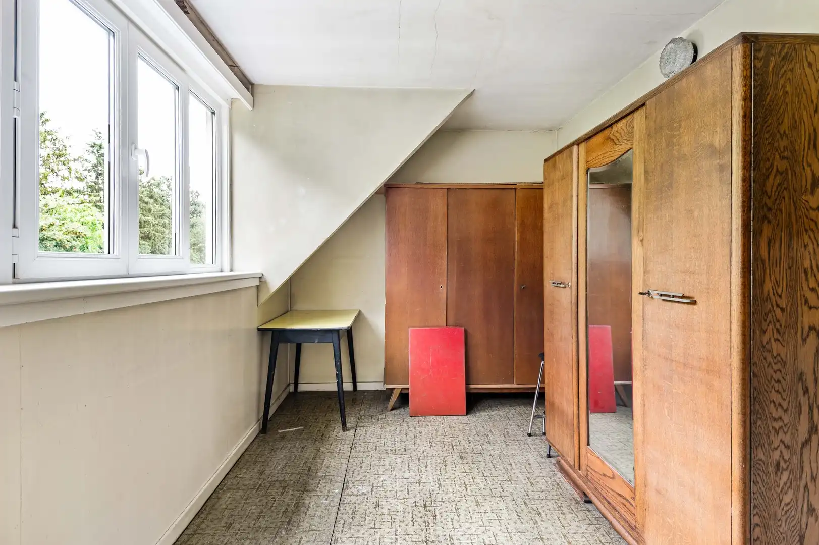 Ruime gezinswoning met 5 slpk en garage foto 15