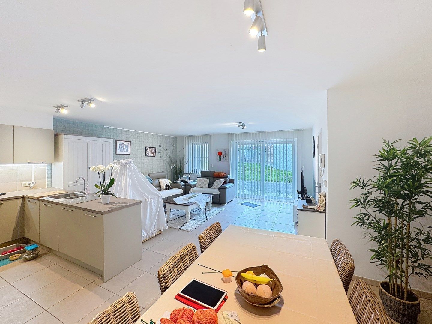 Ruim gelijkvloers appartement op uiterst centrale ligging foto 2