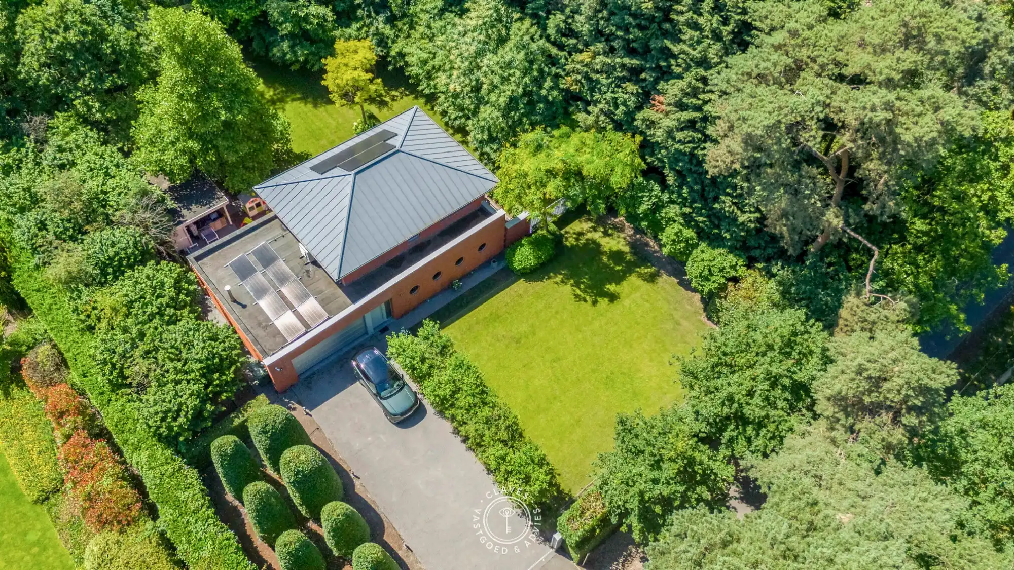 Exclusief wonen in het groen op een perceel van 1.885 m² foto 2