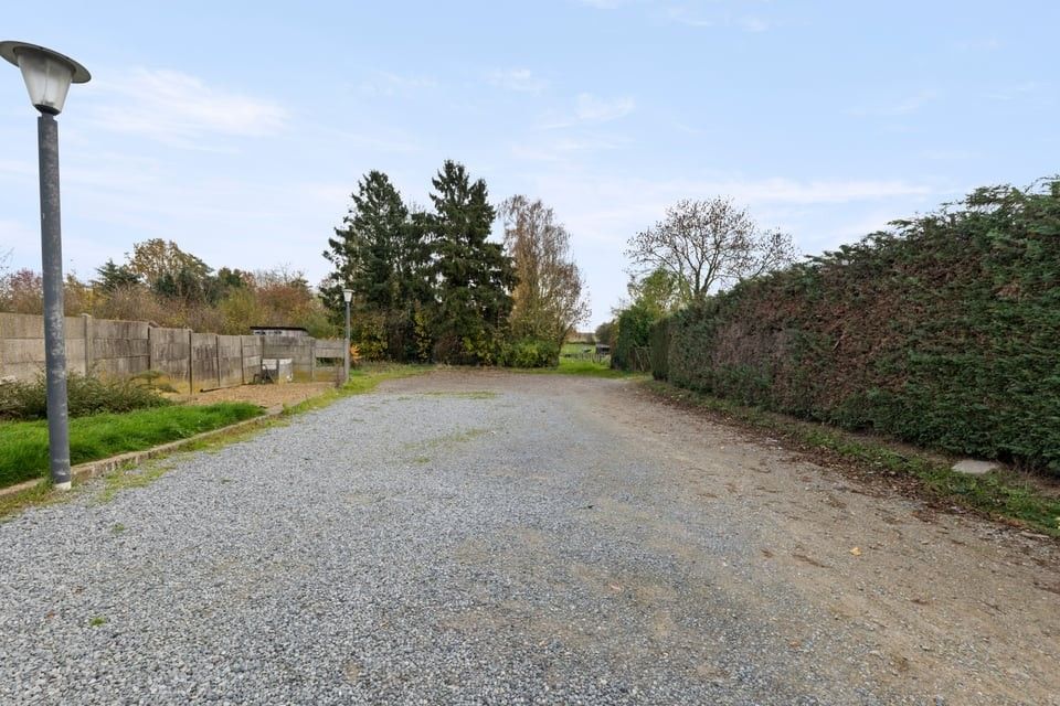 HANDELSHUIS MET PARKING OP EEN TOPLOCATIE IN LINTER foto 4