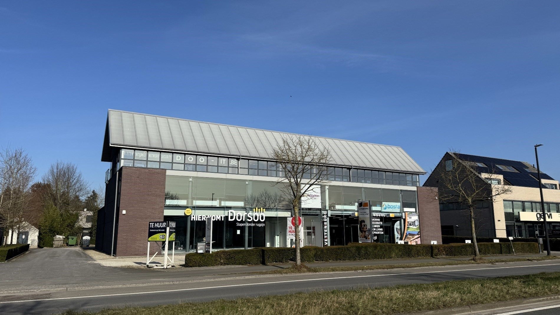 Instapklaar kantoor met terras te huur in Sint-Martens-Latem foto 17