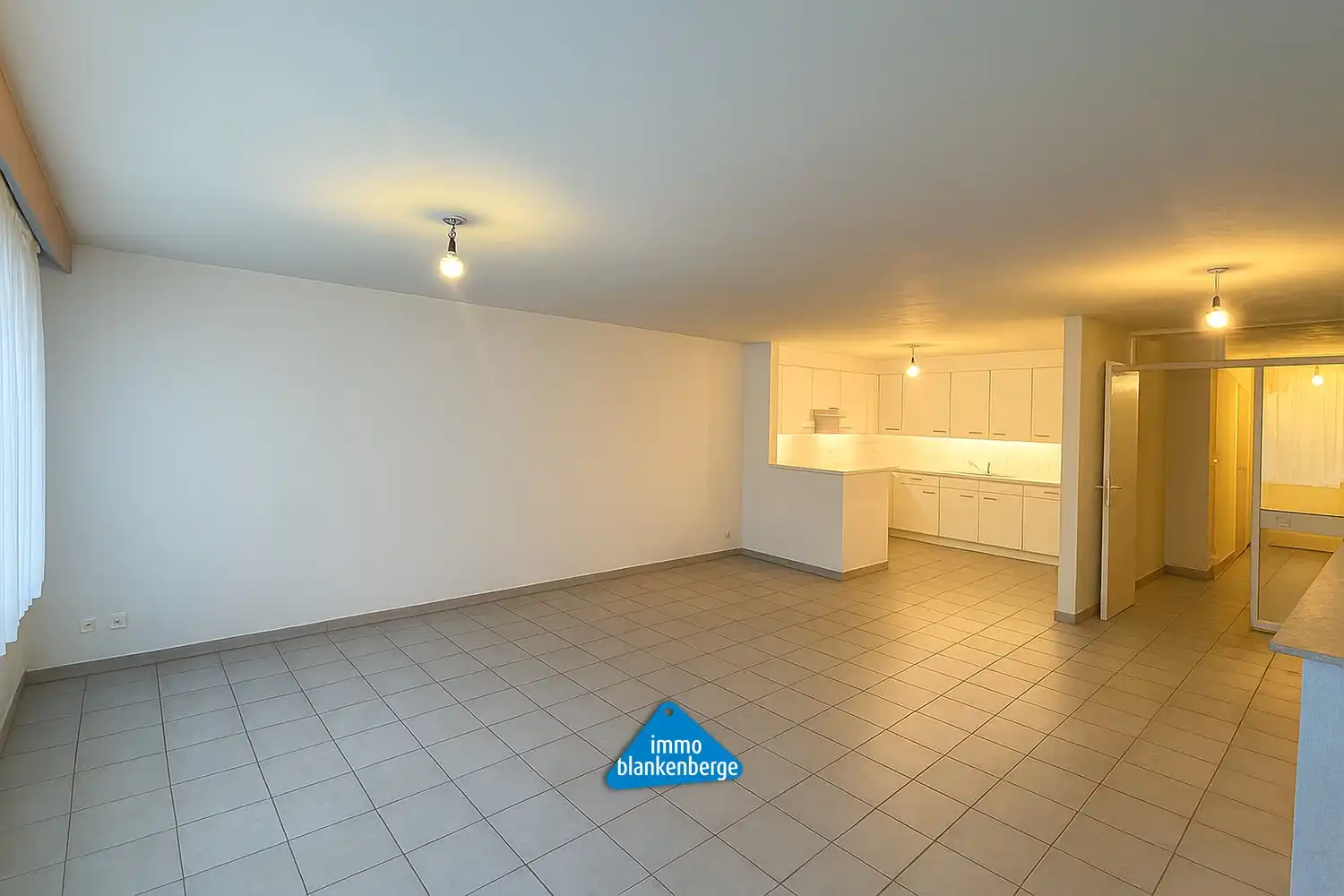 Licht en comfortabel appartement met twee slaapkamers foto 2