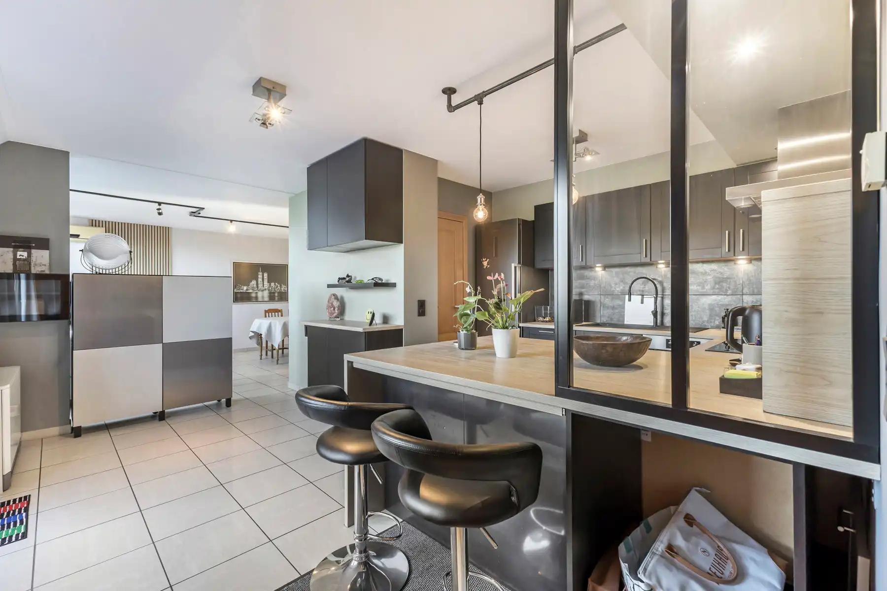 Appartement met 2 slaapkamers, 2 autostaanplaatsen en balkon foto 5