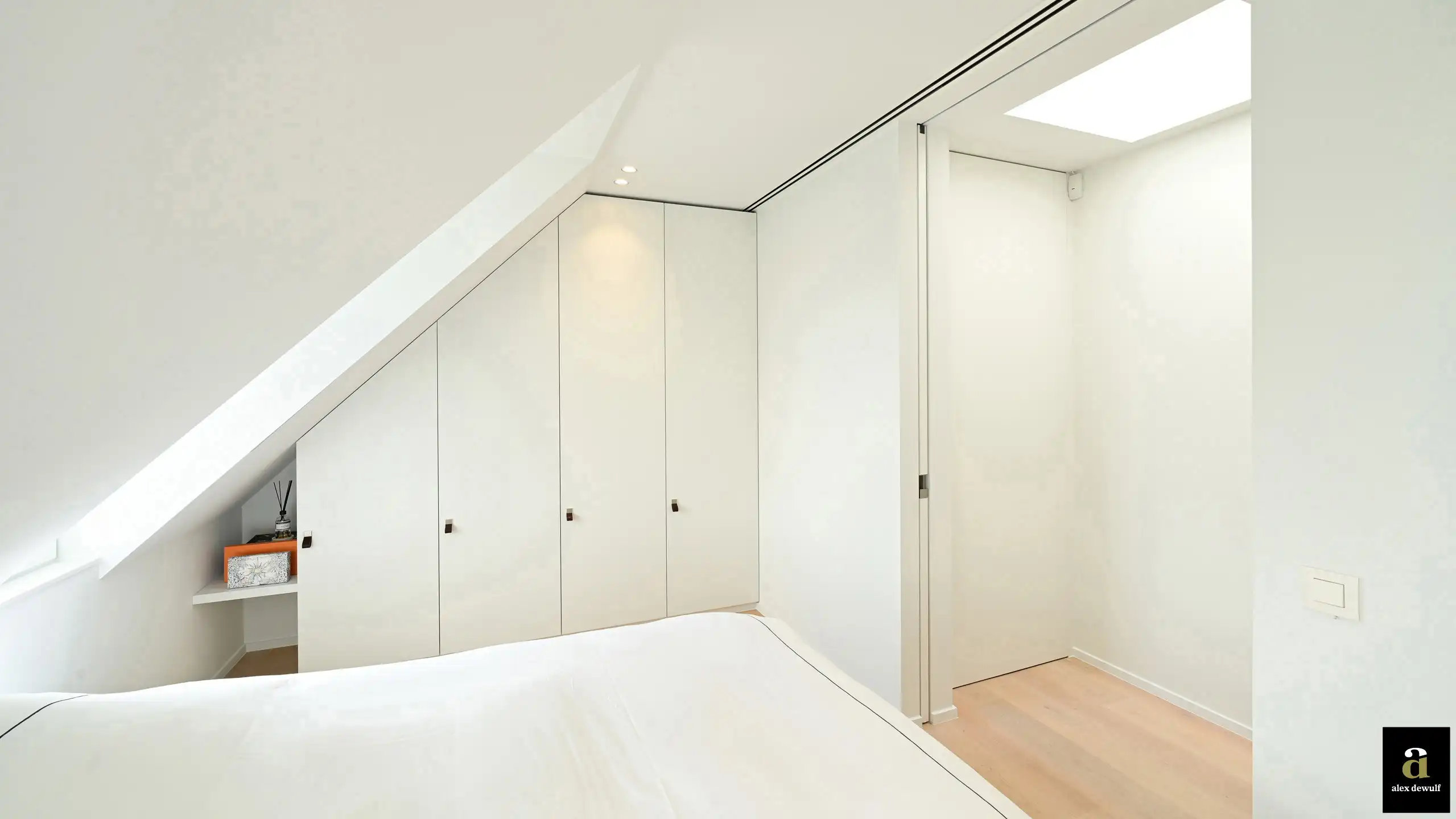 Licht en modern duplexappartement, gelegen vlakbij Zeedijk en Rubensplein. foto 25