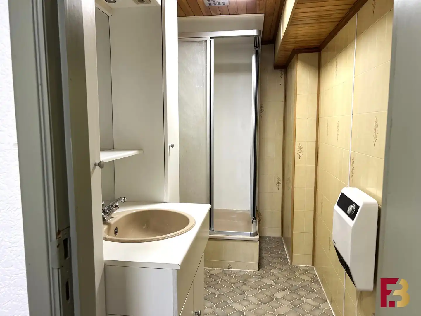 Kantoorruimte met woongedeelte nabij E40/E17/R4 foto 12