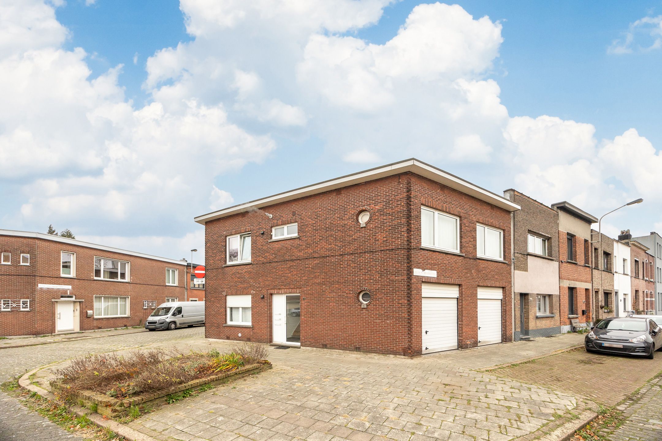 Vergund opbrengsteigendom: 3 units (1slp) + 2 garage's foto 2