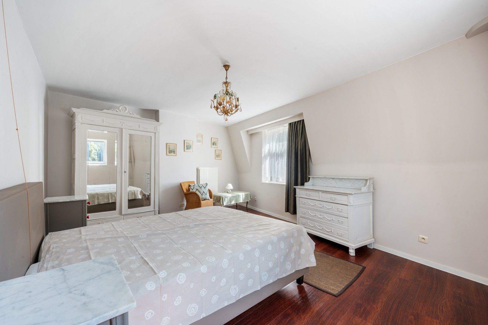 Centraal gelegen energiezuinige gezinswoning met 3 kamers op unieke ligging in het hart van Ieper foto 16