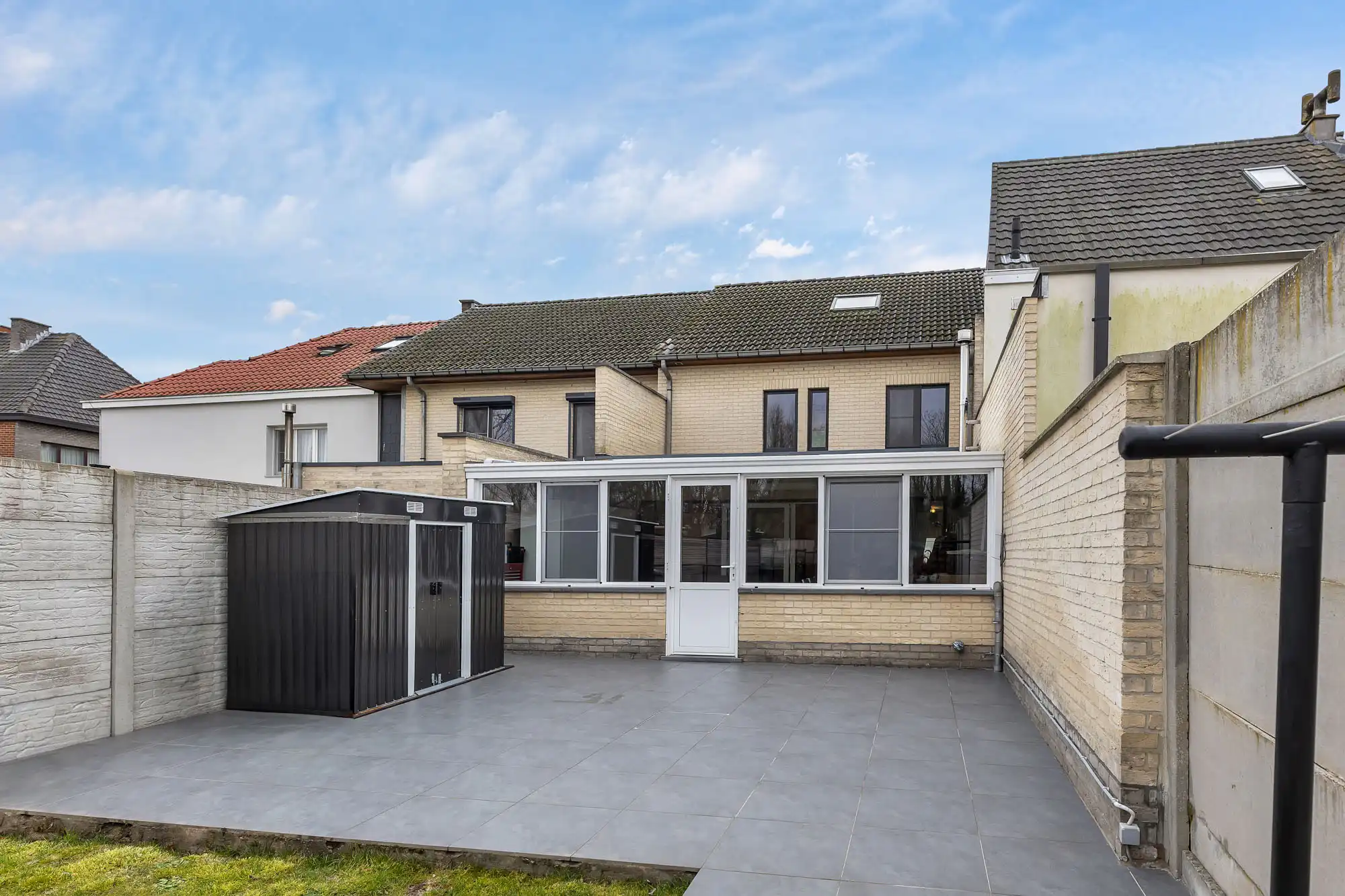 Instapklare woning met garage en tuin foto 23