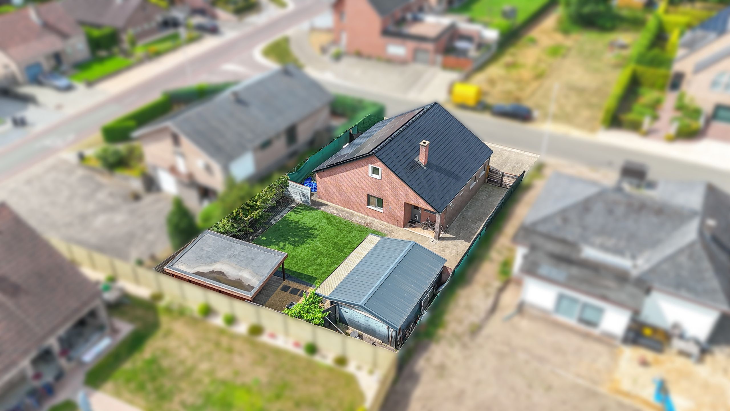 Instapklare gezinswoning met 4 slpks en mooie verzorgde tuin foto 30