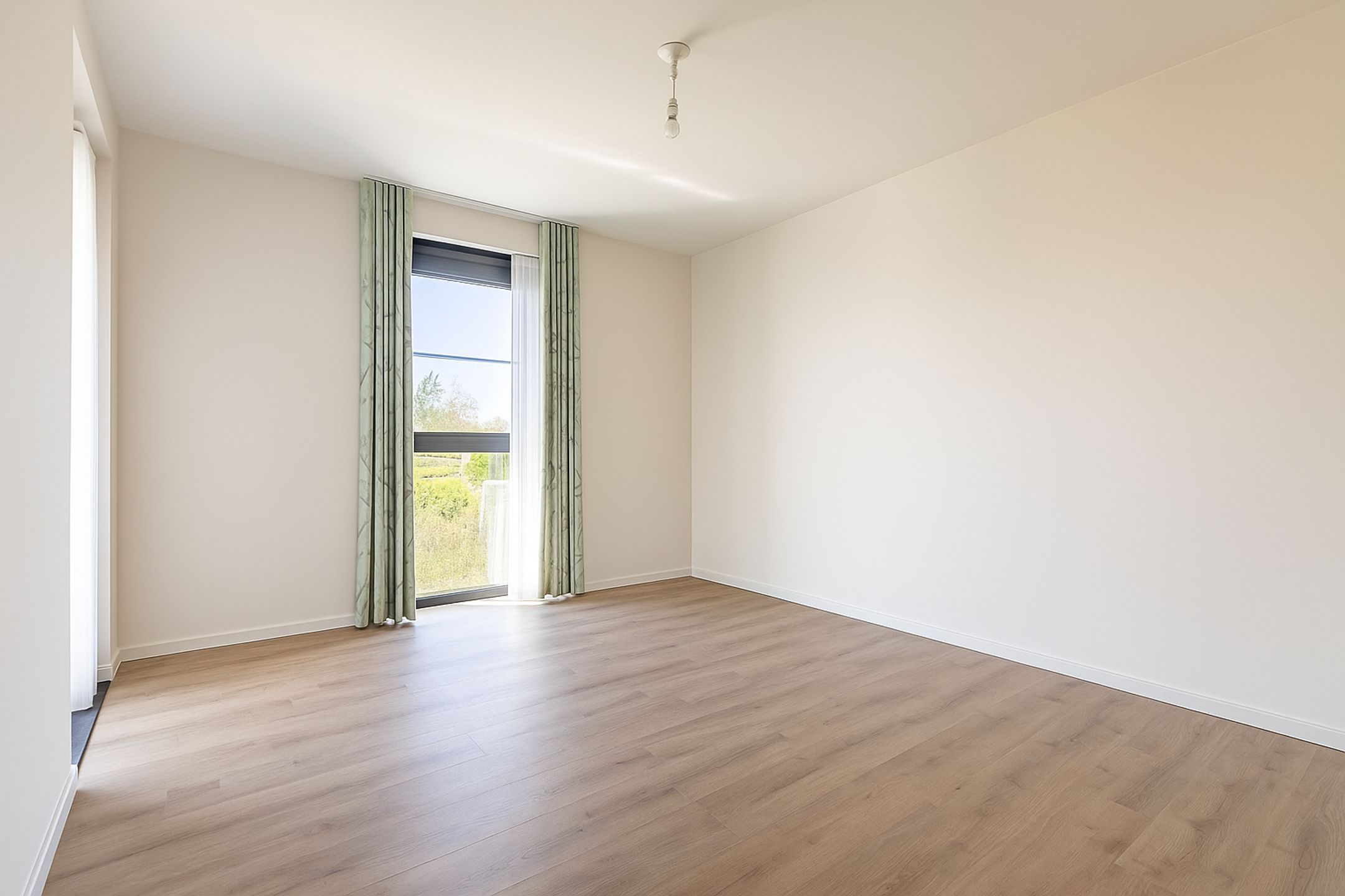 Centraal gelegen, recent appartement van 100m² met 2 slpks foto 9