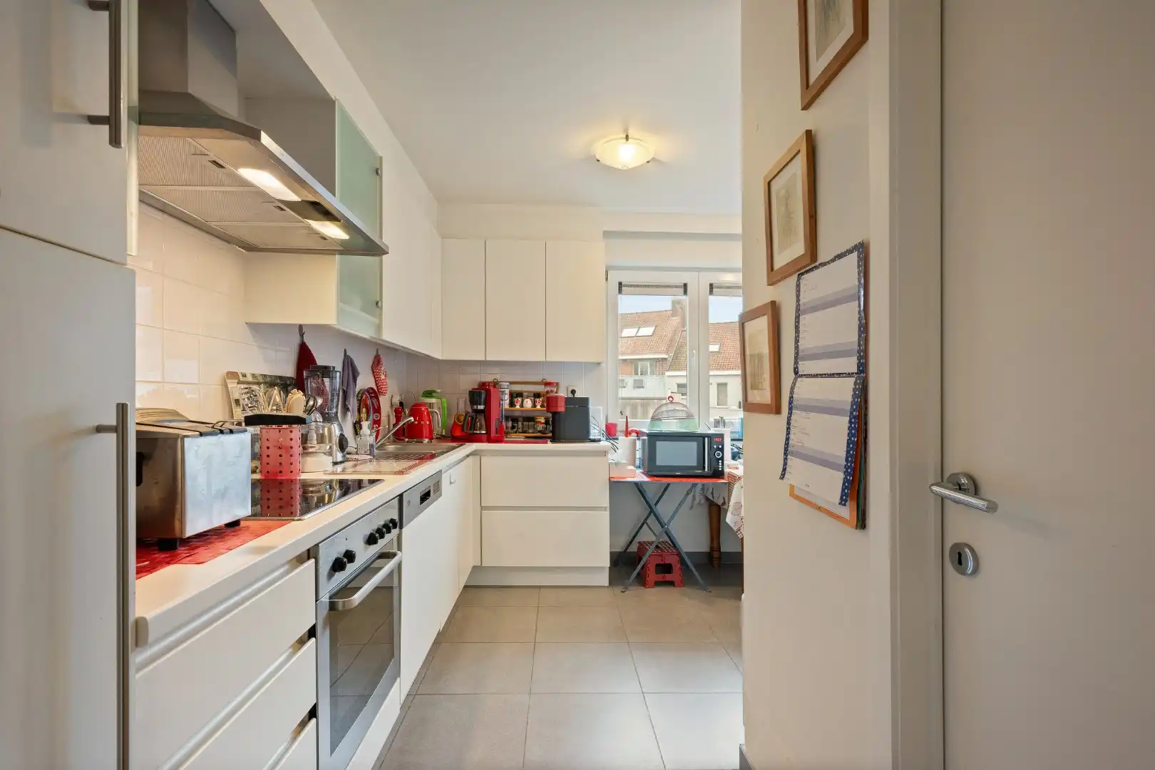 Instapklaar appartement met 2 slaapkamers, badkamers, terrassen én garage in Ieper foto 8