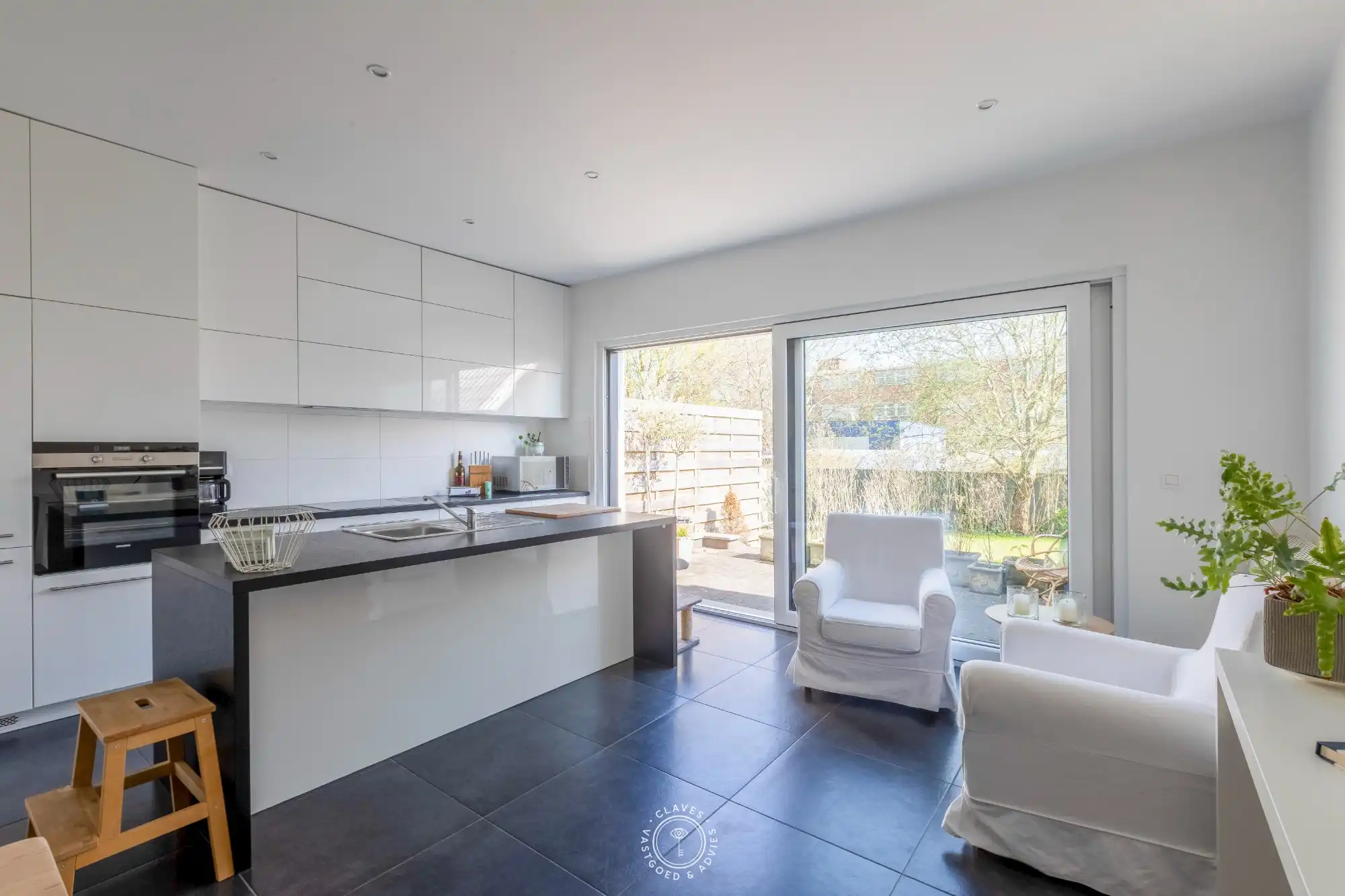 Aangename woning in de gegeerde Vogeltjeswijk foto 7