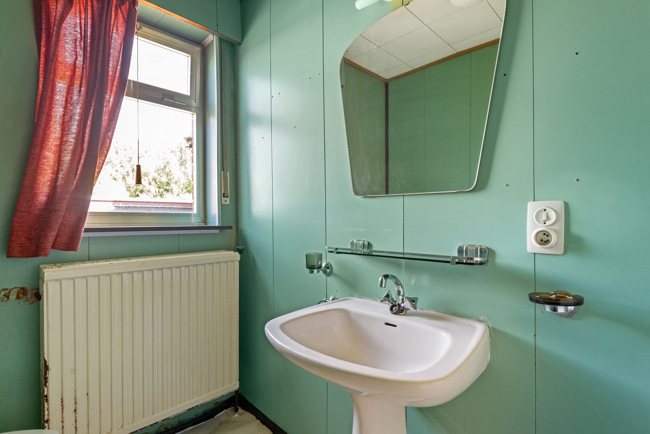 Te renoveren woning met schuur foto 16