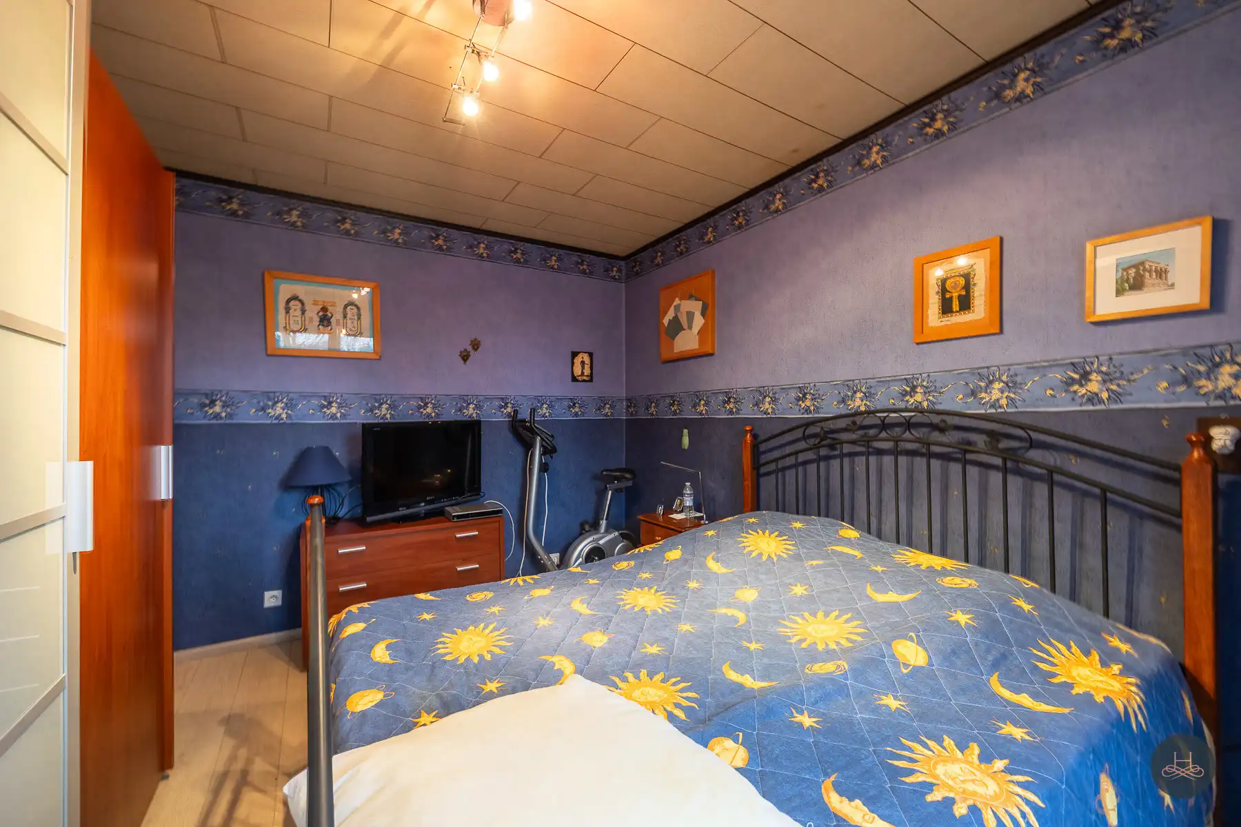 Charmante te moderniseren woning met stadskoer & terras foto 18