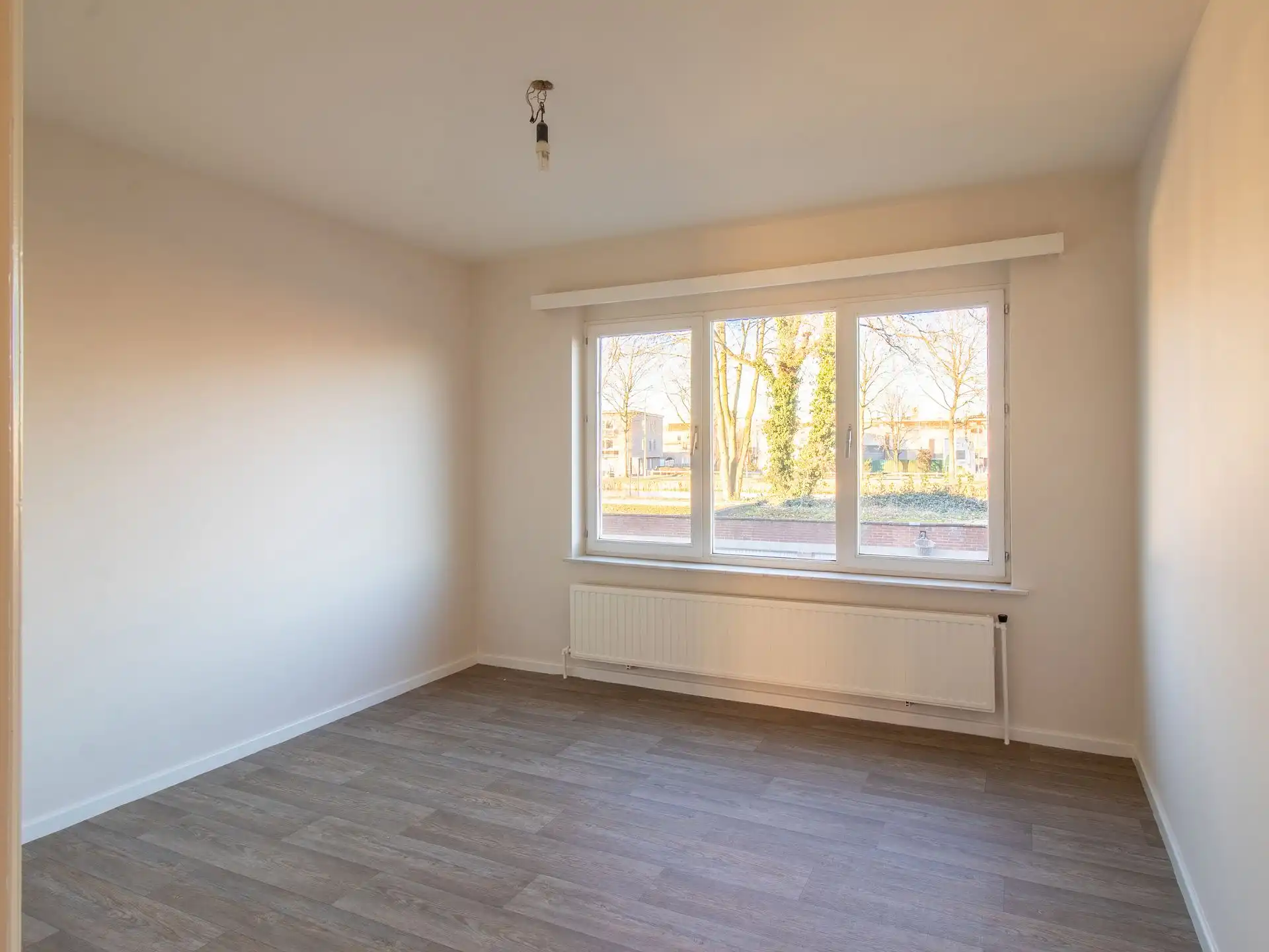 Ruim 2 slaapkamer appartement met garage en zicht op water foto 8