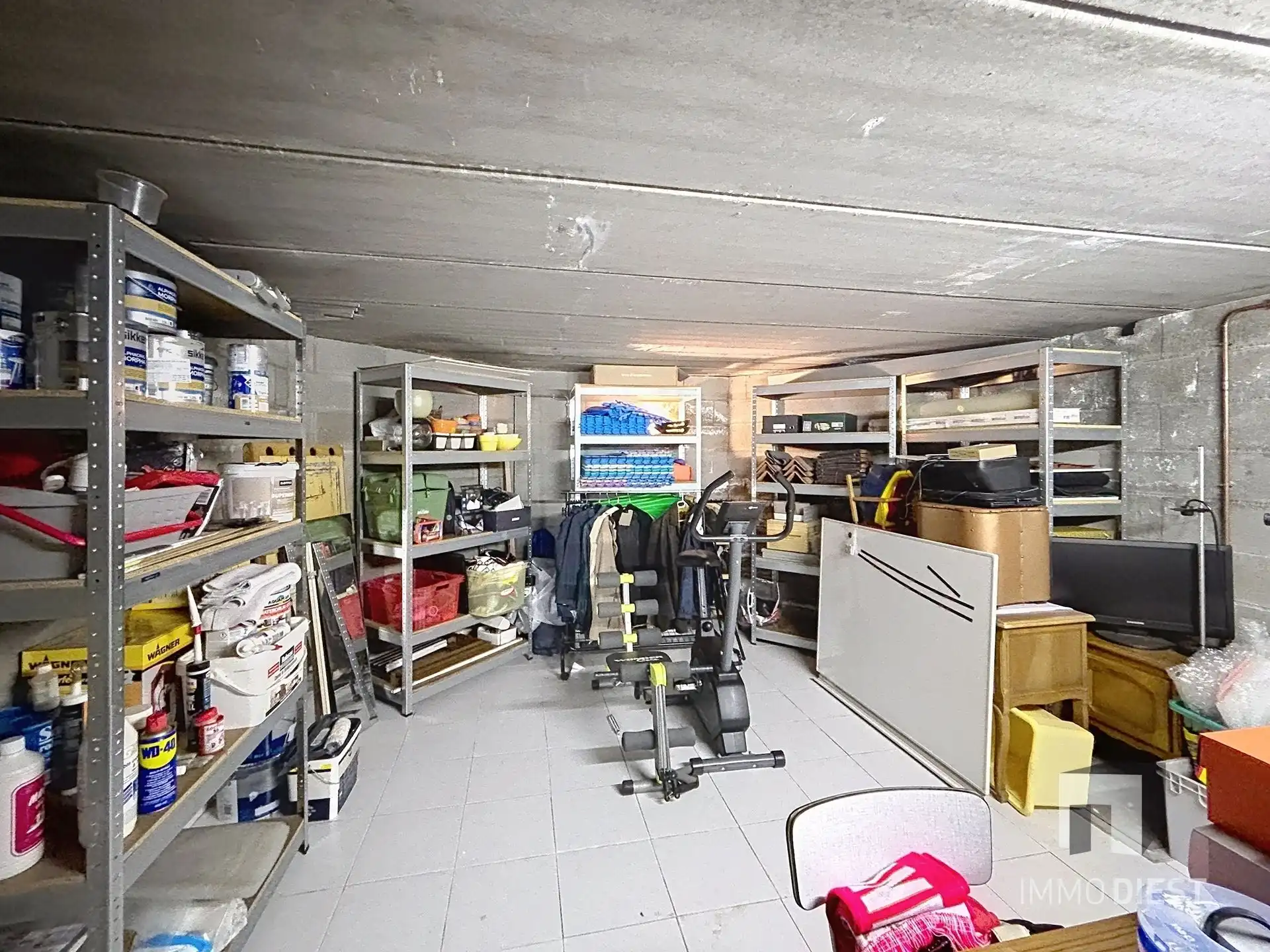 Ruime gezinswoning met 3 slaapkamers, studio, bureelruimte en bruikbare kelder op 16a 38ca in Testelt. foto 34