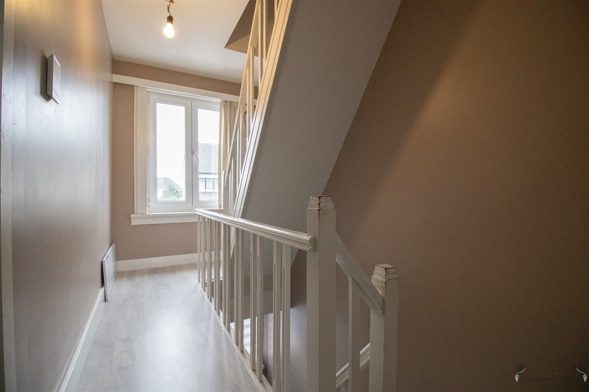 Recent gerenoveerde woning met 4 slaapkamers op 580 m².  foto 9